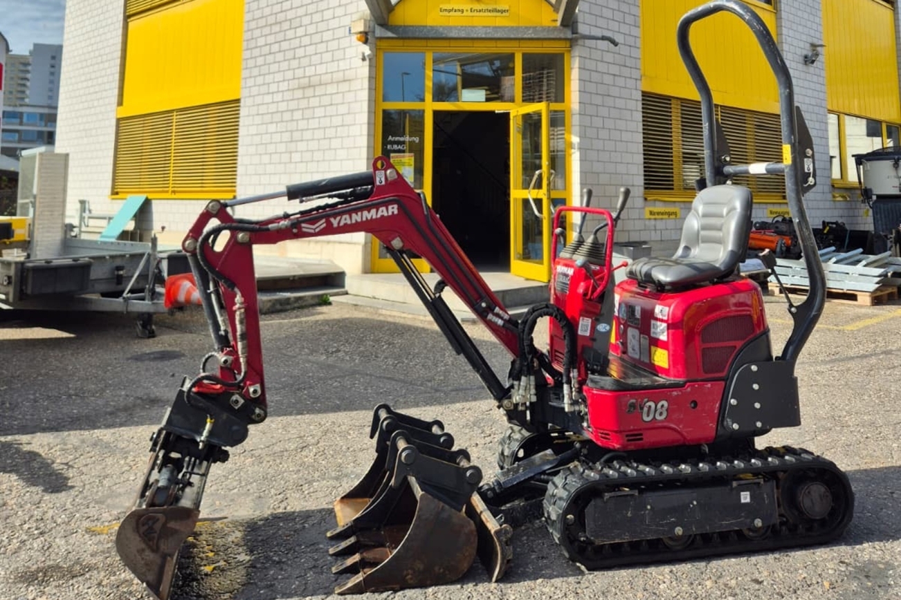 YANMAR SV08 Bagger von der linken Seite in rot