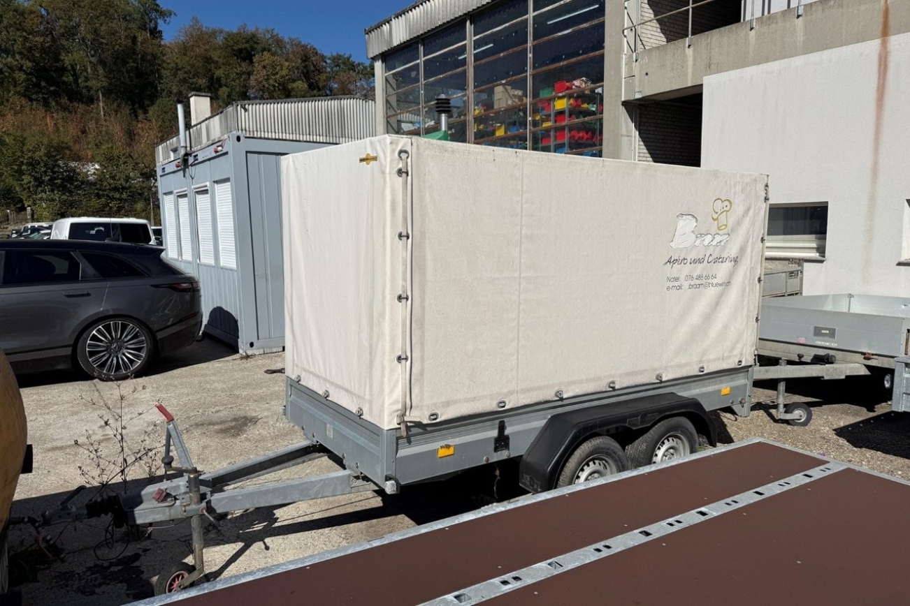 Humbauer Anhänger HC2 06 von der linken Seite