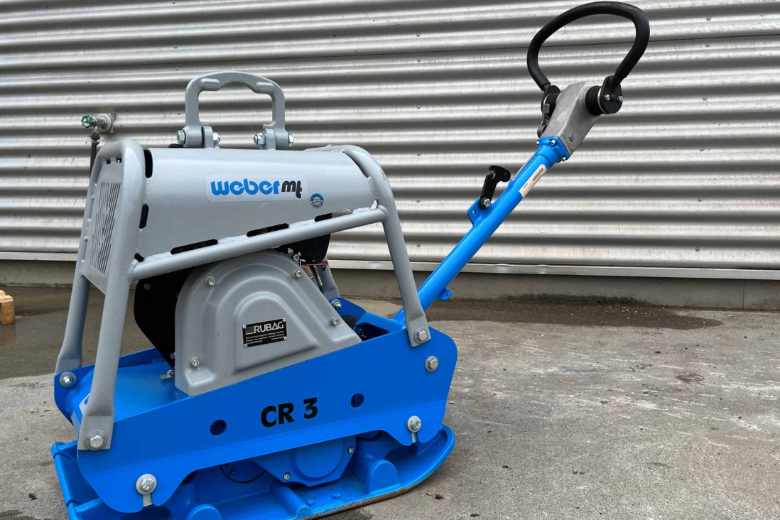 WEBER reversierbare-Vibroplatte CR3 von der linken Seite