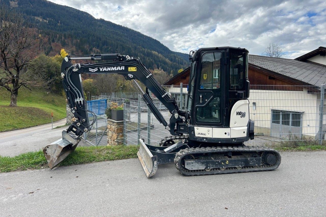 YANMAR Raupenbagger ViO38 von links