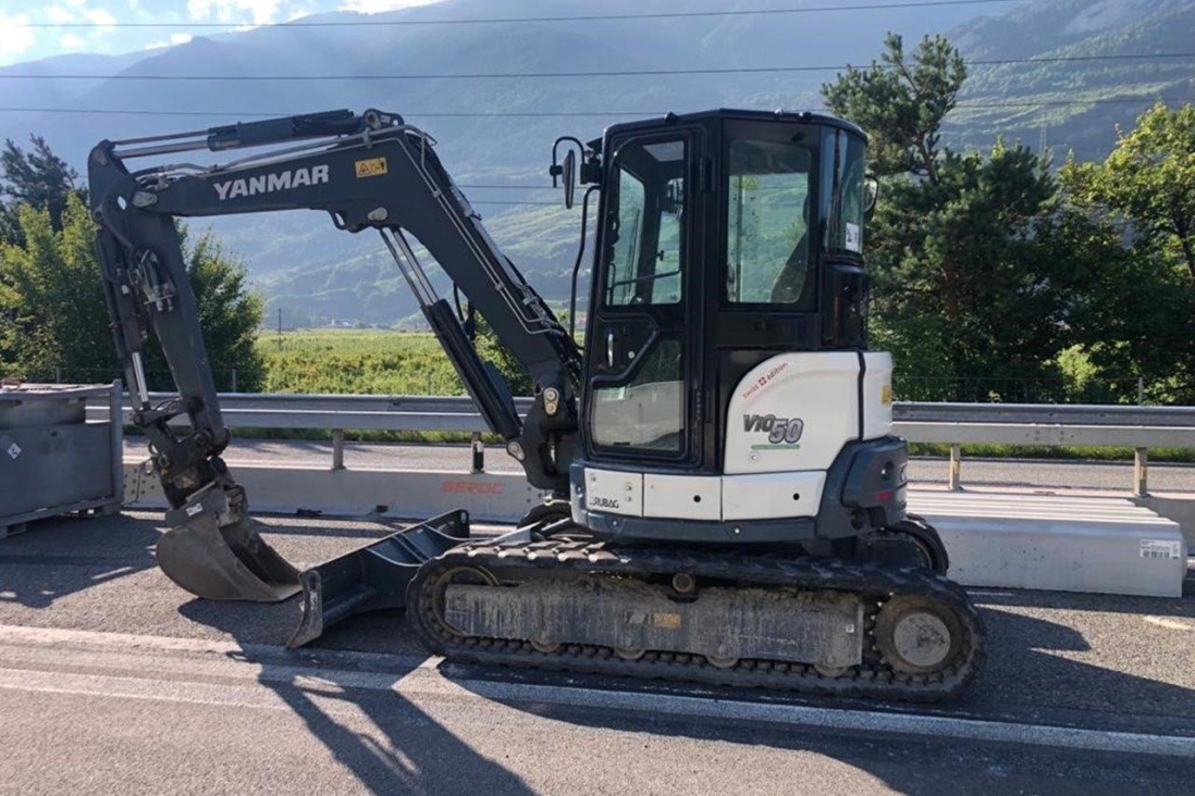 YANMAR Raupenbagger ViO50 von links
