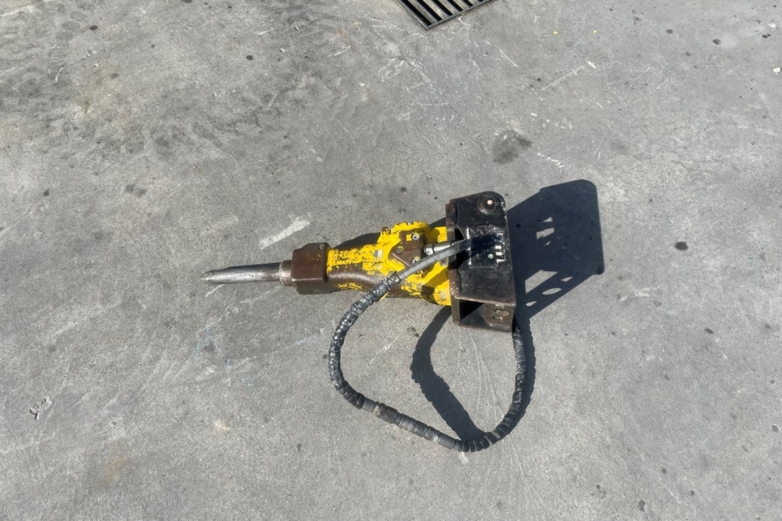 EPIROC SB102 Hydraulikhammer liegend