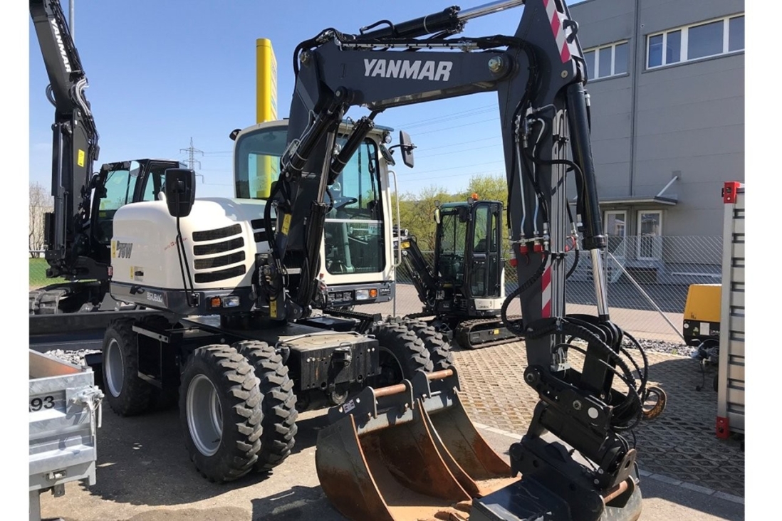 YANMAR Mobilbagger B75W von der rechten Seite