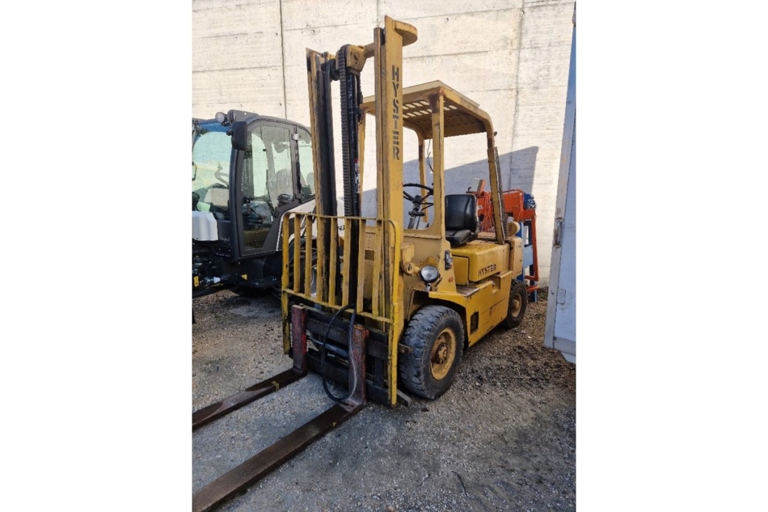 HYSTER Gabelstapler H40XL SN B2152B von vorne links