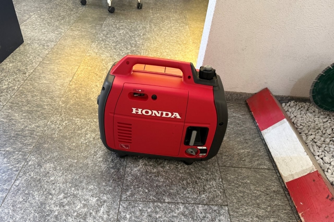 HONDA Generator EU22i von der Seite