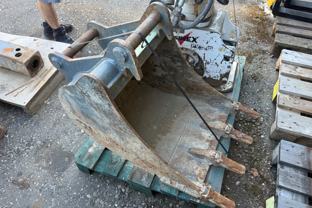 Tieflöffel 600 mm HUM16 mit Zähnen