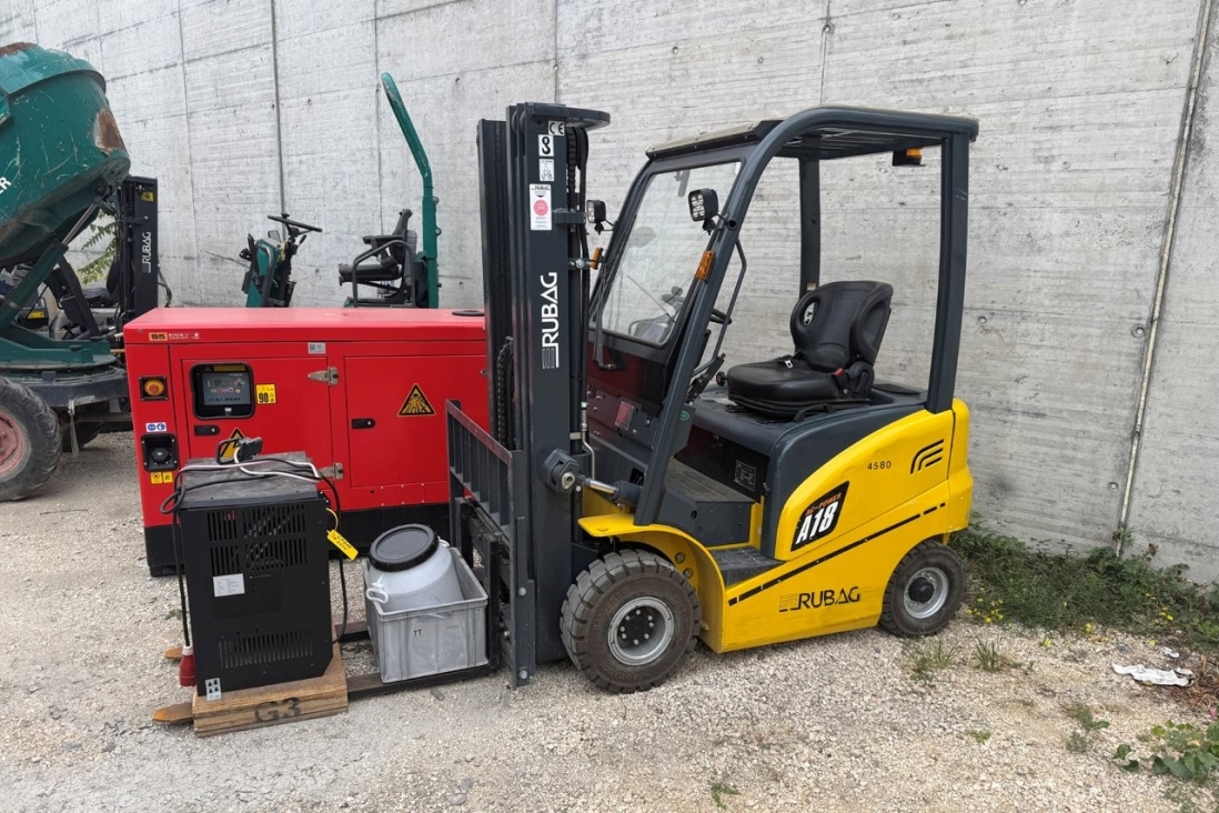 RUBAG Elektro Gabelstapler CPD18-AC4 von der Seite