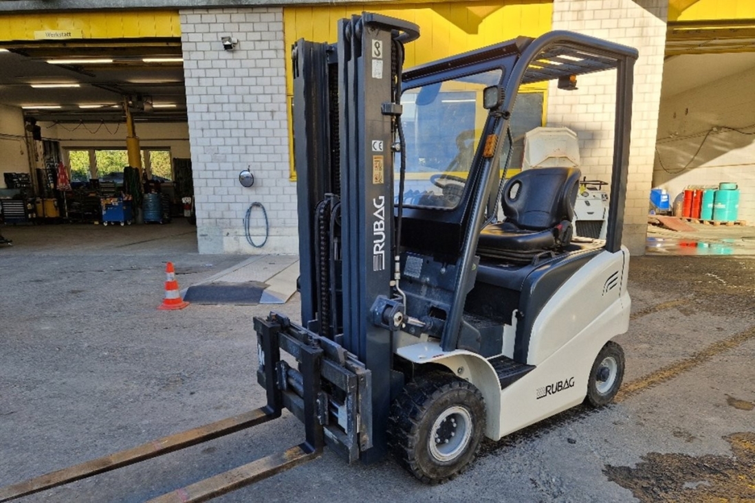 RUBAG Gabelstapler CPD18-AC4 von vorne Links