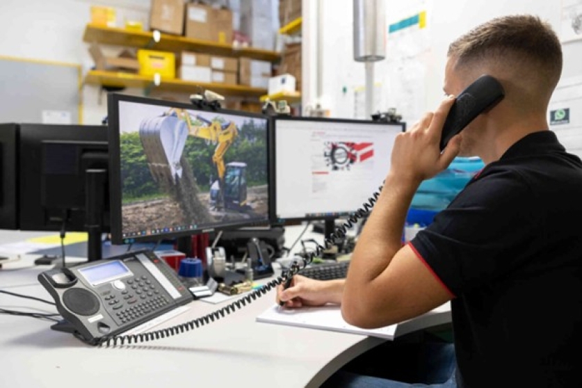 RUBAG Mitarbeiter am Telefon