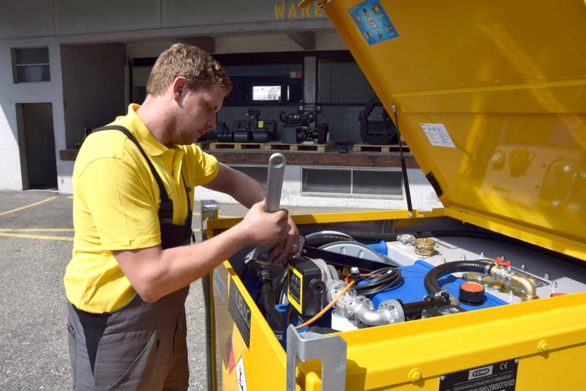 RUBAG Mitarbeiter bei Tankrevision