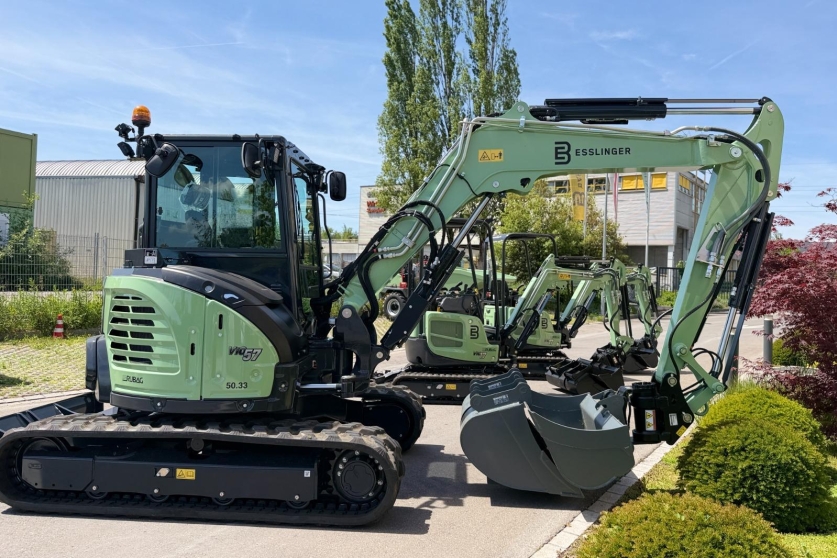 3 YANMAR Bagger im Esslinger Grün auf Platz