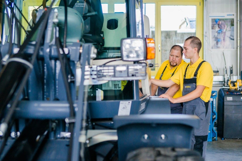 Mechaniker bei der Arbeit