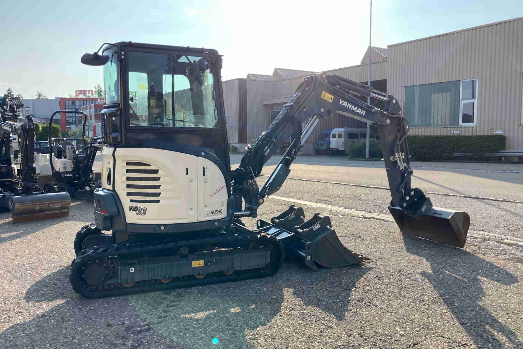 RUBA4336_2607385 vehicle image