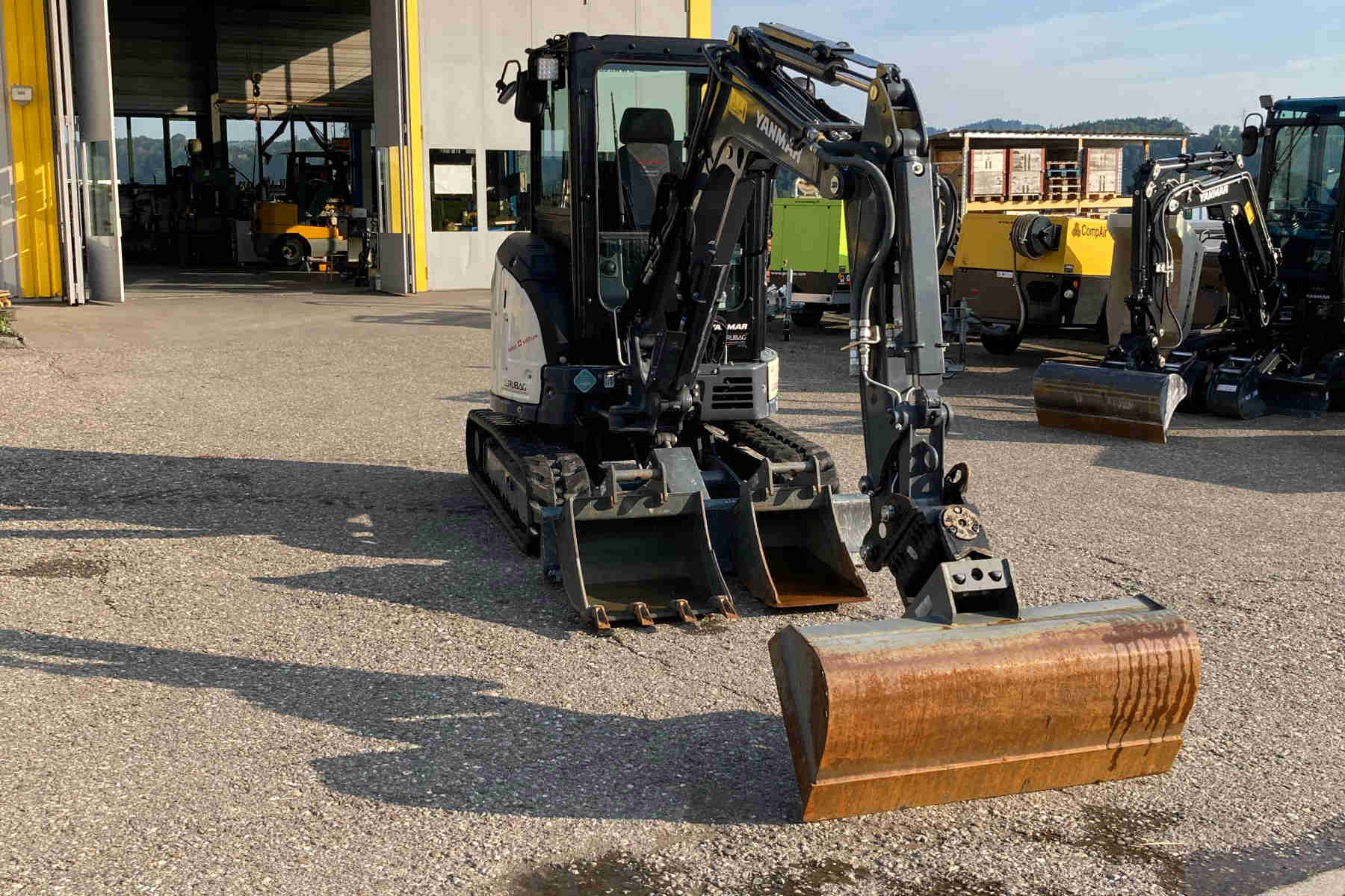 RUBA4336_2607385 vehicle image